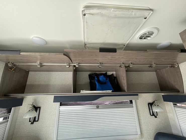 #2824-•-2022-lance-travel-trailer,-(has-new-mexico-title)-image-19