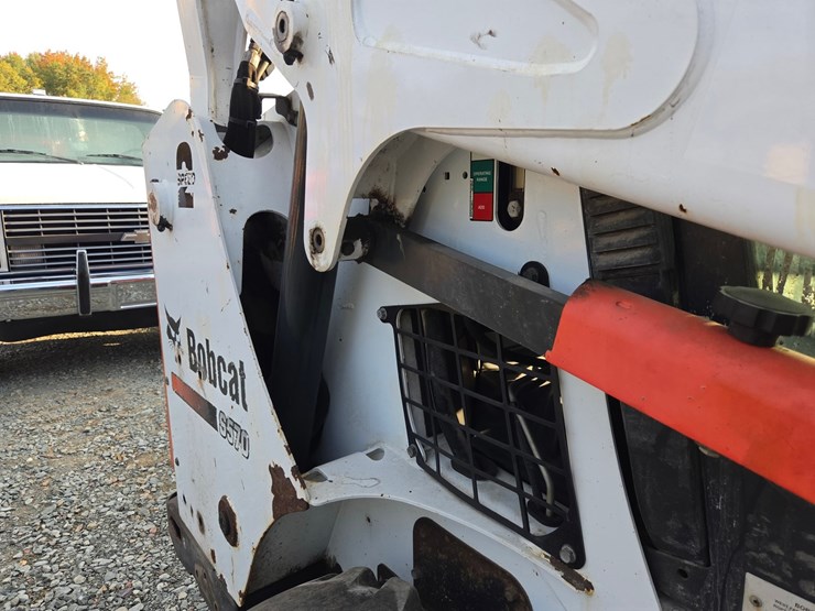 2014-bobcat-s570-image-18
