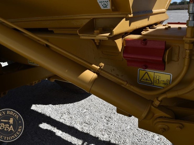 1997-caterpillar-d250e-ii-image-24