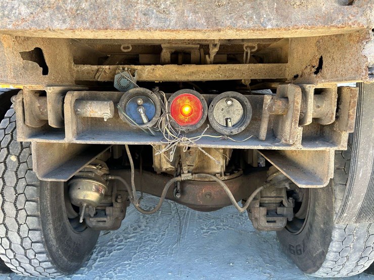 1989-mack-r688st-image-23