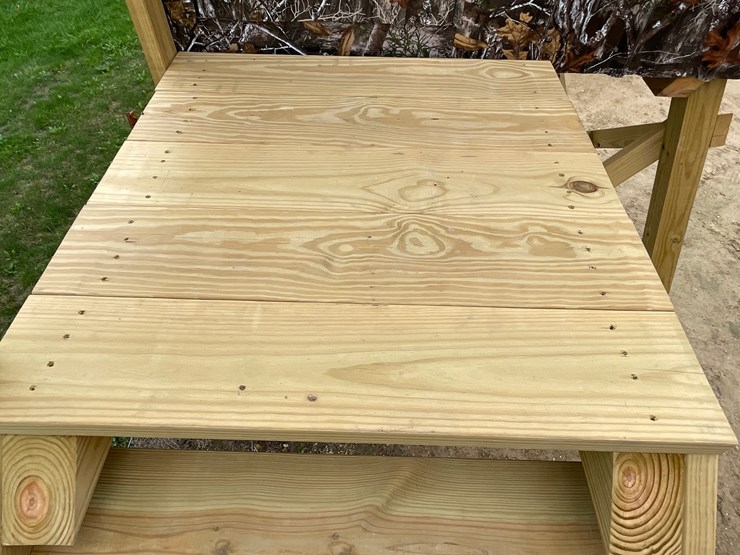 #1281-•-6'-x-6'-deer-blind-on-tower-with-steps-image-21
