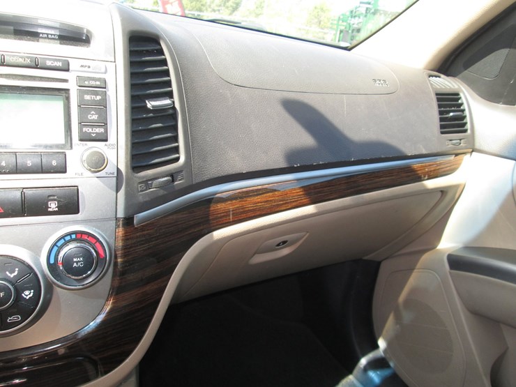 2012-hyundai-santa-fe-image-27