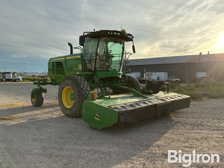 2021-john-deere-w235-image-3