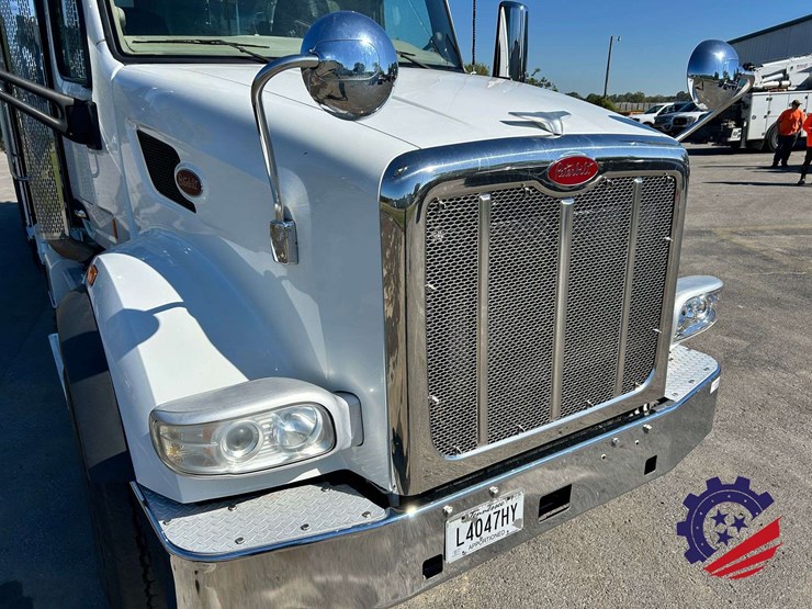 2020-peterbilt-567-image-48