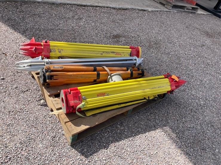 #4665-•-lot-of-surveying-tripods-image-18