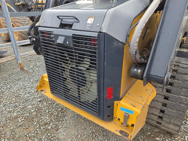 2020-deere-331g-image-26