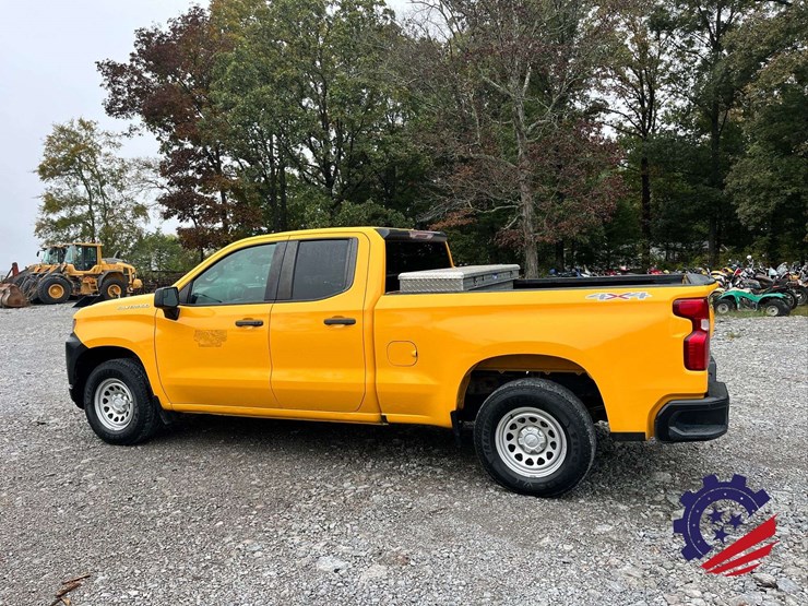 2019-chevrolet-silverado-4wd-pickup-truck-image-2