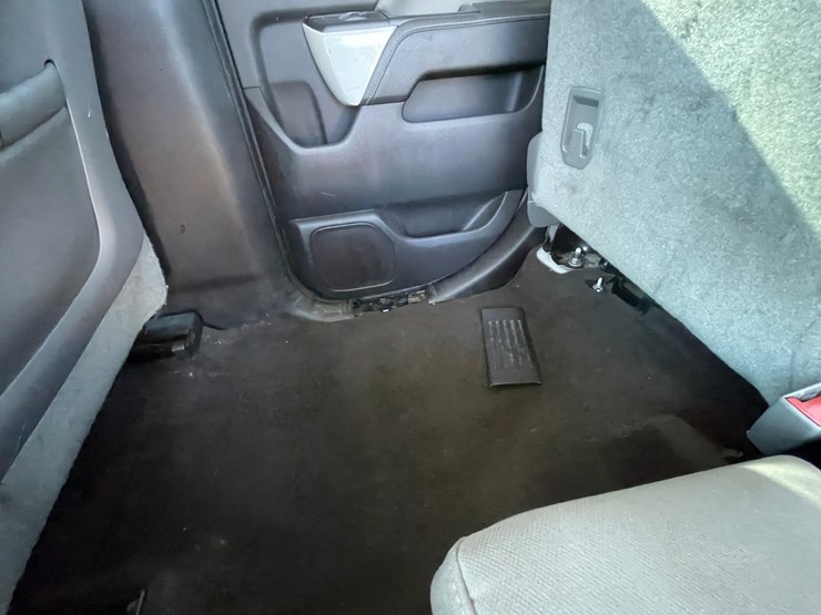 #2754-•-2015-chevrolet-silverado-(title-in-delay)-image-25