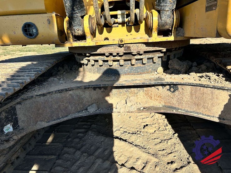 2018-caterpillar-320-image-55