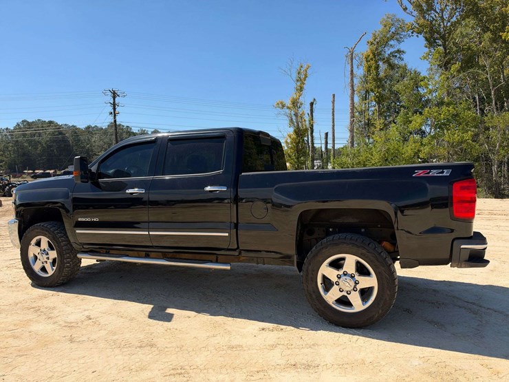 2015-chevrolet-silverado-2500-image-2
