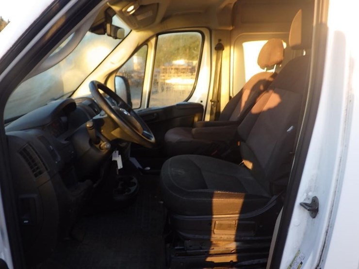 2021-dodge-3500-image-22