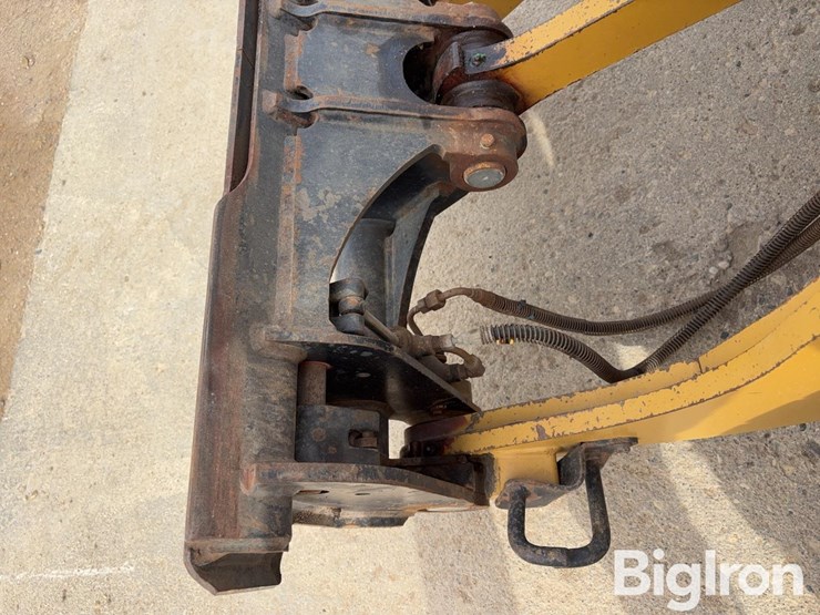 2017-caterpillar-906m-image-12