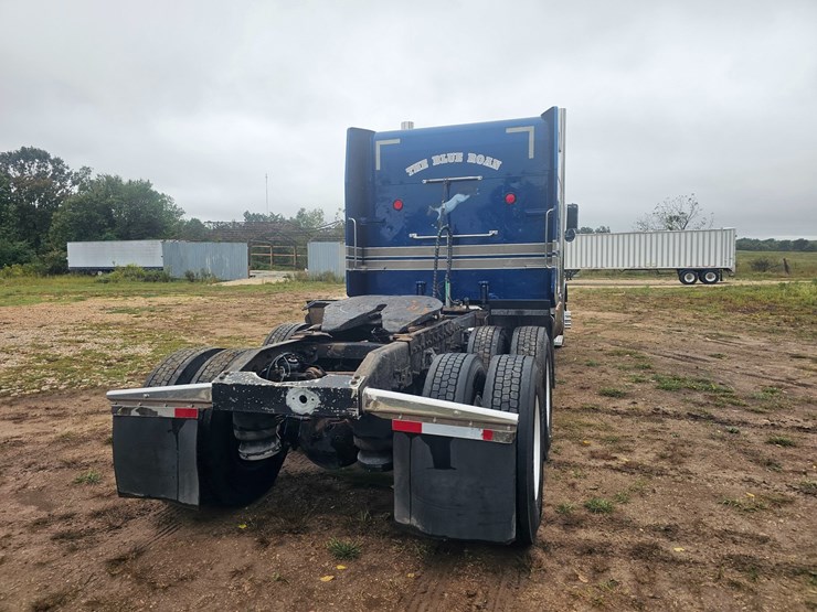 2001-peterbilt-379-image-15