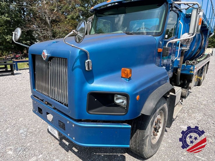 2011-international-paystar-tri-axle-hydrovac-truck-image-17