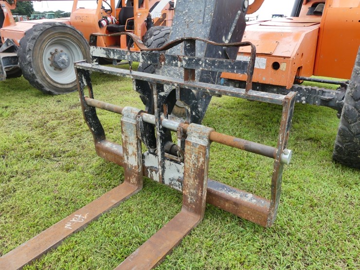 2019-jlg-6042-image-12