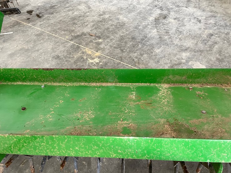 #3002-•-john-deere-yard-dethatcher-image-12