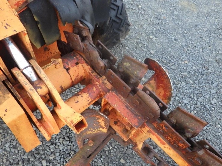 ditch-witch-r30-image-14