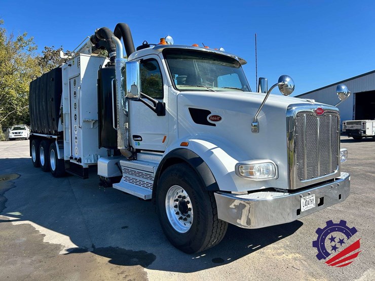 2020-peterbilt-567-image-11