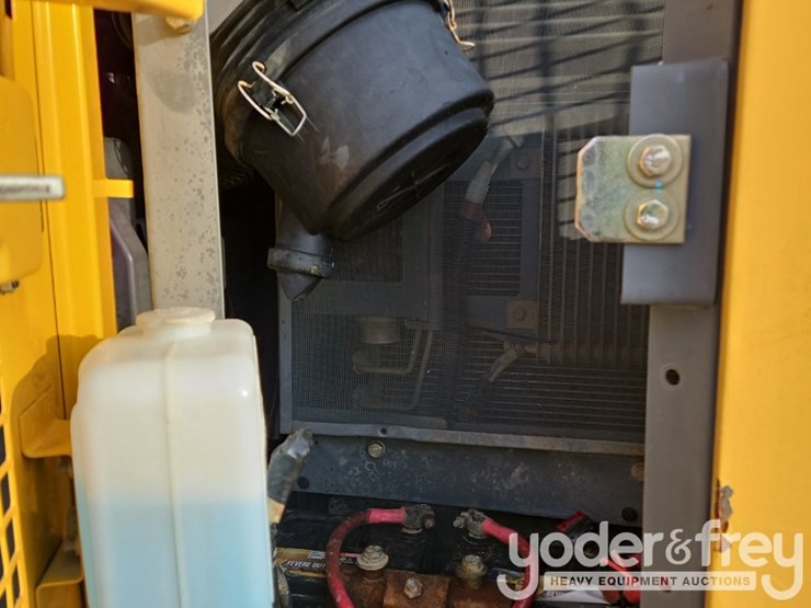 2016-deere-135g-image-31