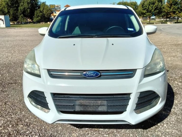 2016-ford-escape-se-image-2