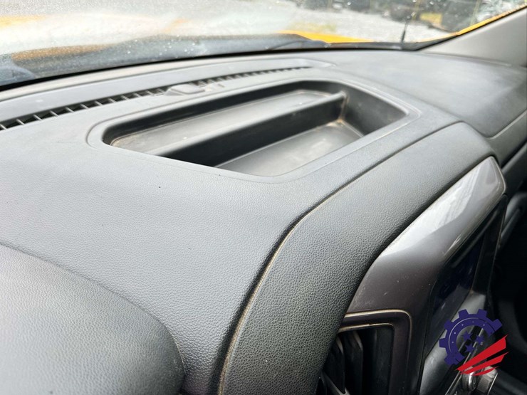 2019-chevrolet-silverado-4wd-pickup-truck-image-63