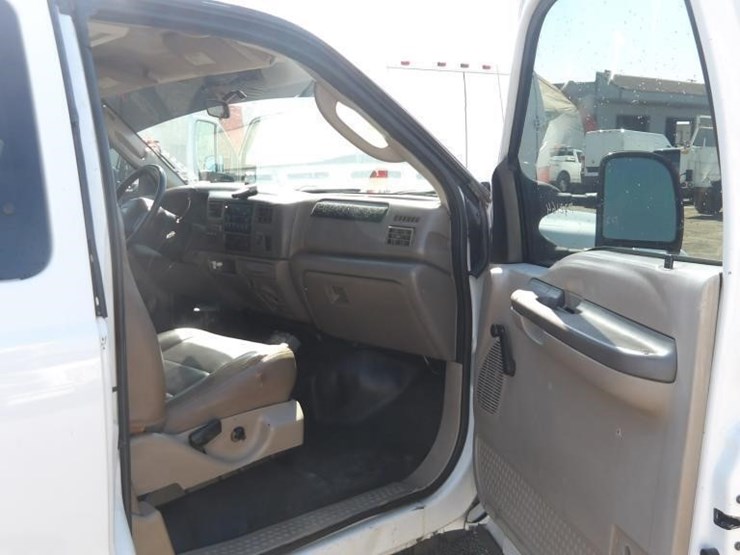 2004-ford-f450-image-18