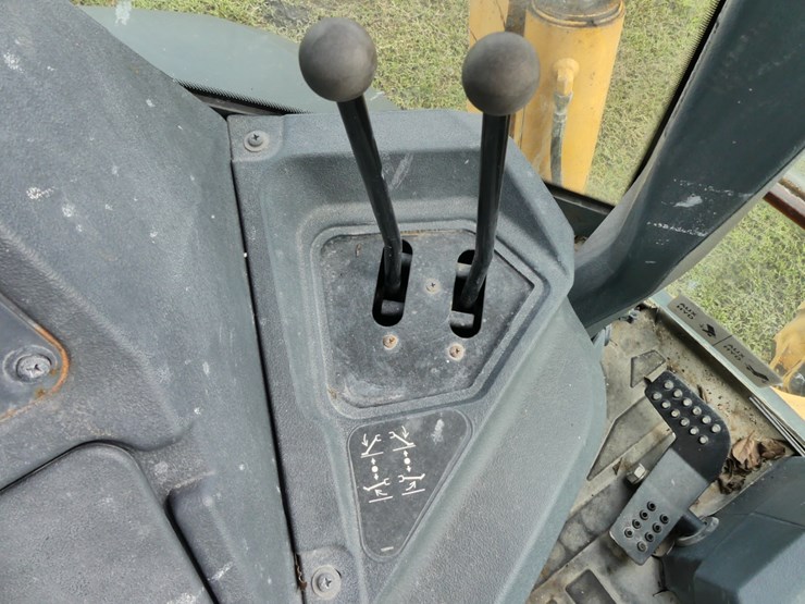2015-deere-410l-image-24