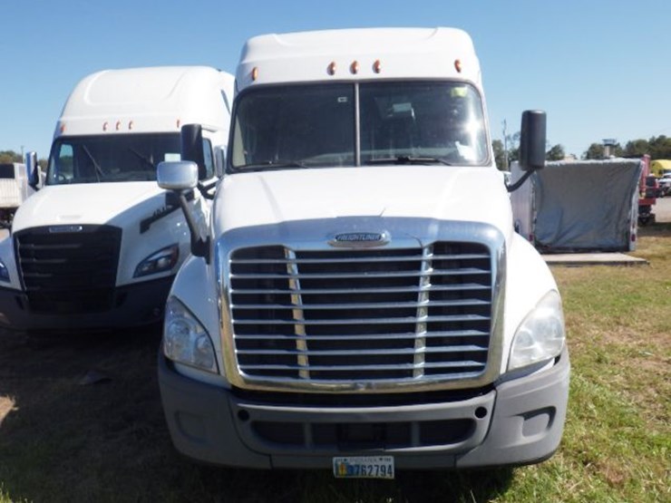 2020-freightliner-cascadia-125-image-2