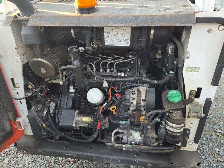 2014-bobcat-s570-image-27