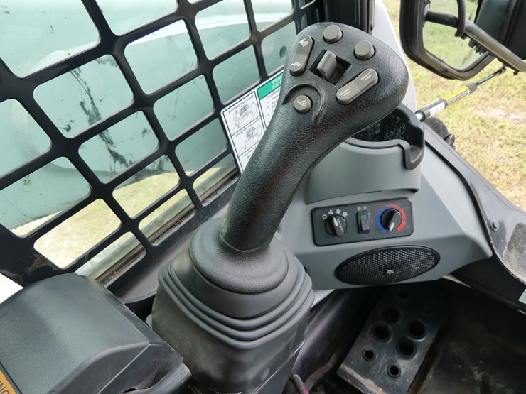 2021-bobcat-t740-image-13
