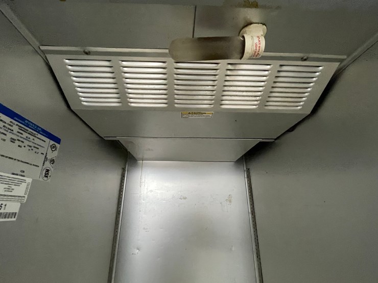 #4672-•-beverage-air-commercial-fridge-image-14