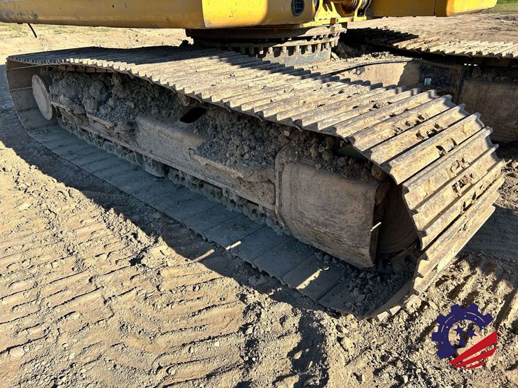 2018-caterpillar-320-image-27