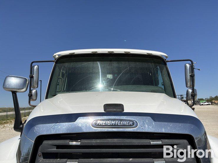 2015-freightliner-114sd-image-12