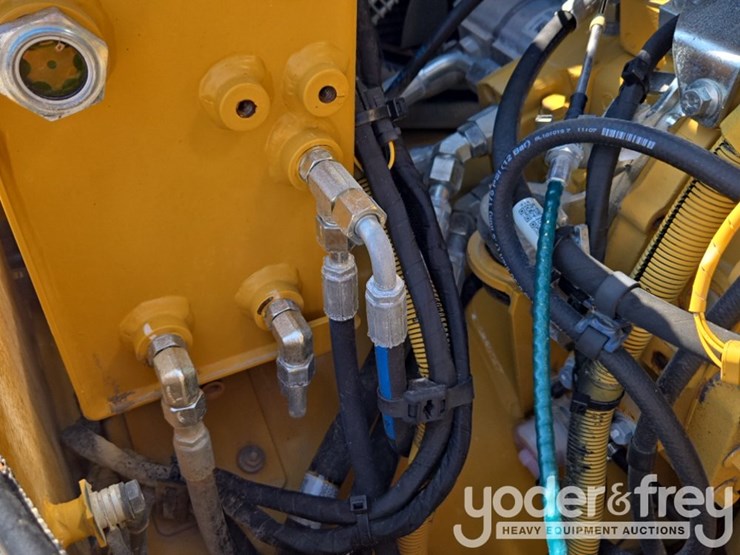 2021-caterpillar-cb34b-image-25