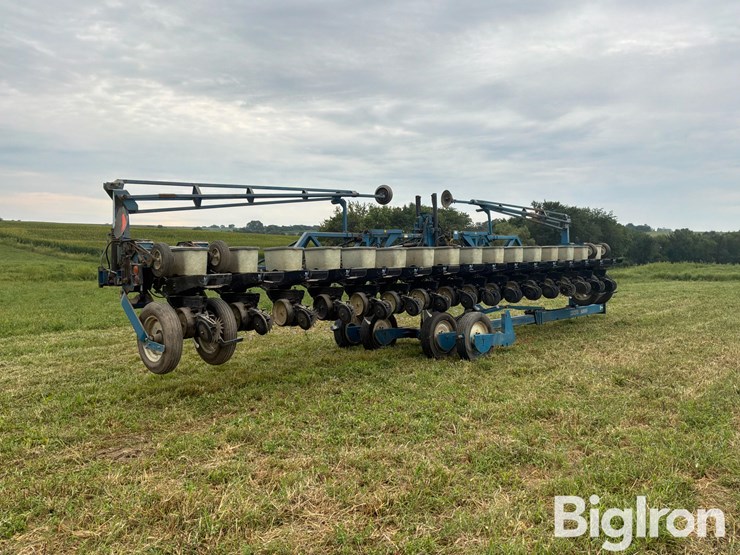 1998-kinze-2600-image-5