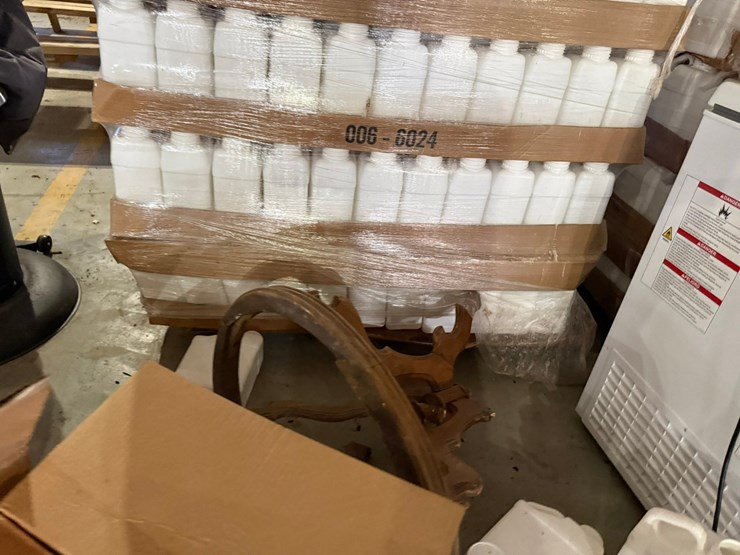 #42116-•-lot-of-(2)-pallets-of-1-gallon-empty-jugs-image-7