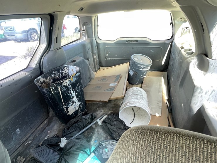 #2774-•-2001-ford-aerostar-van-(has-nm-title)(offsite-at-nmsu)-image-22