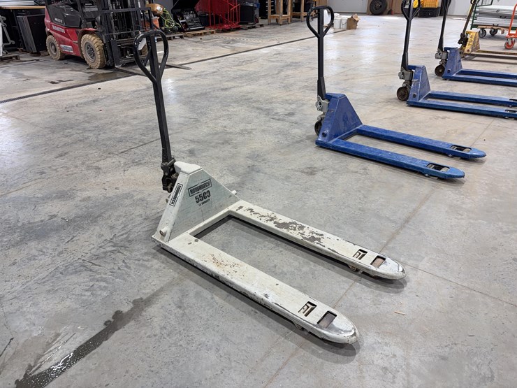 pallet-jack-image-2
