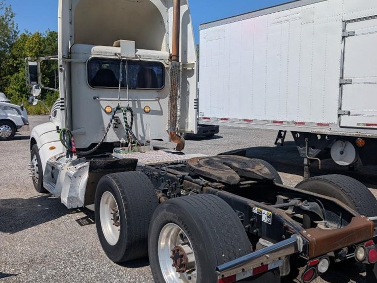 2014-peterbilt-386-image-15