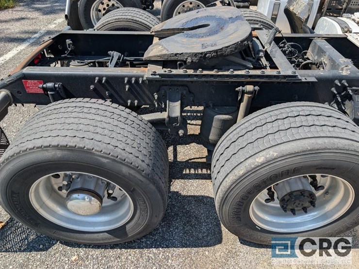 2018-volvo-10-image-12