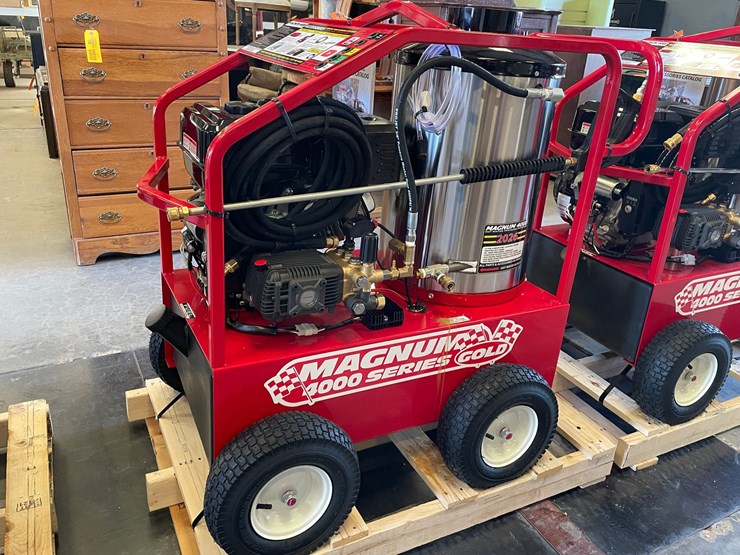 #4641-•-magnum-4000-gold-power-washer-image-1