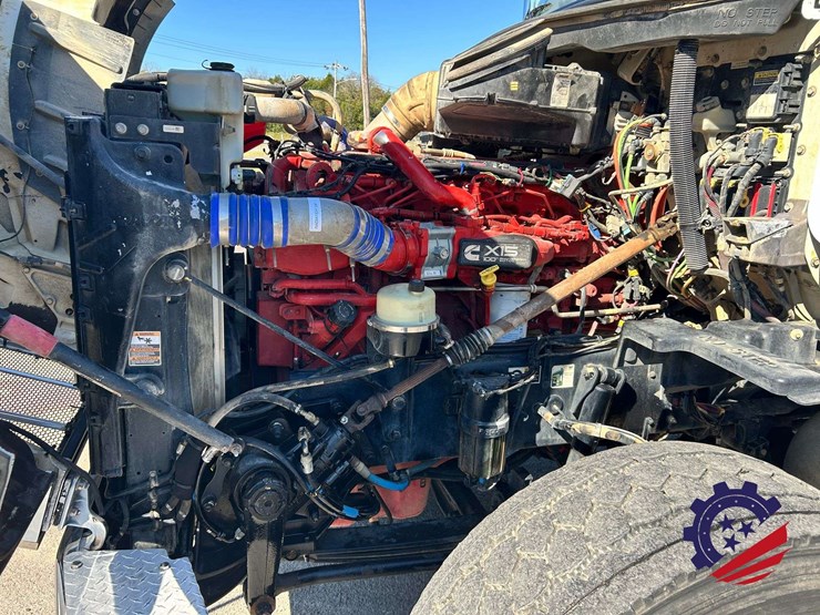 2020-peterbilt-567-image-35