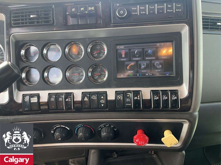 2014-kenworth-t800-image-16