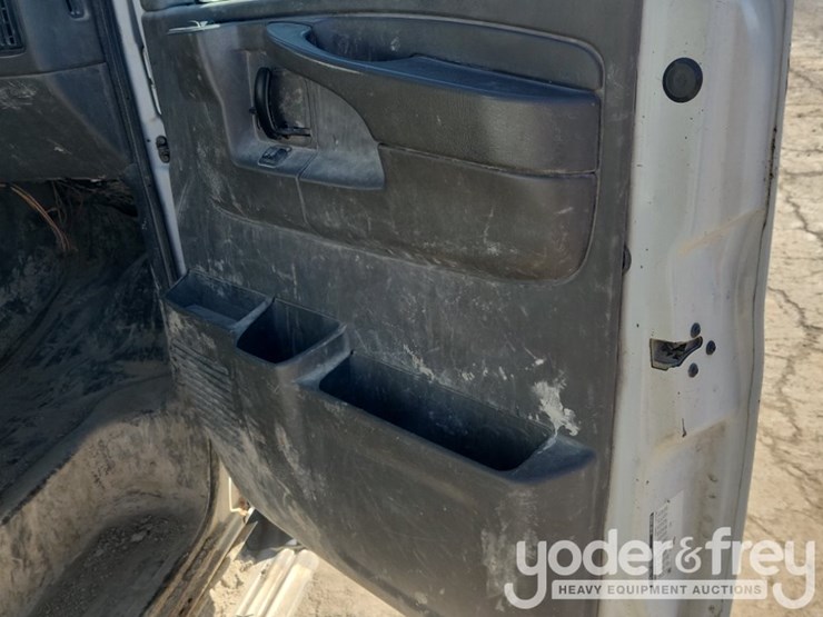 2005-chevrolet-3500-image-38
