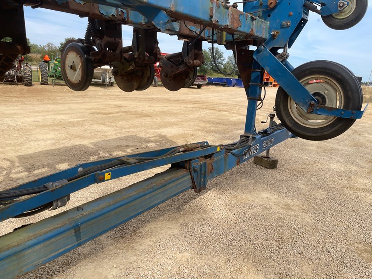 #1275-•-kinze-12'-corn-planter-image-45