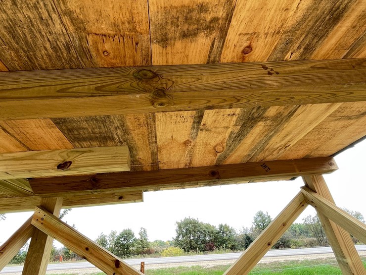#1281-•-6'-x-6'-deer-blind-on-tower-with-steps-image-17