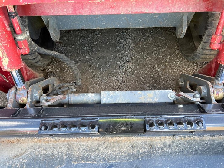 2023-takeuchi-tl12v2-image-13