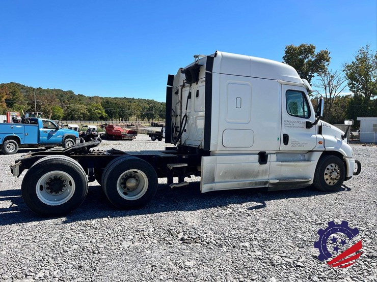 2018-freightliner-cascadia-t/a-truck-tractor-image-5