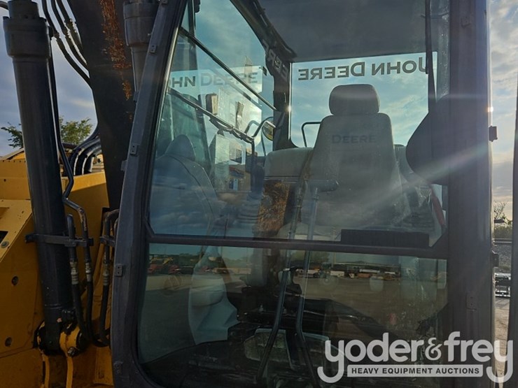2016-deere-135g-image-24