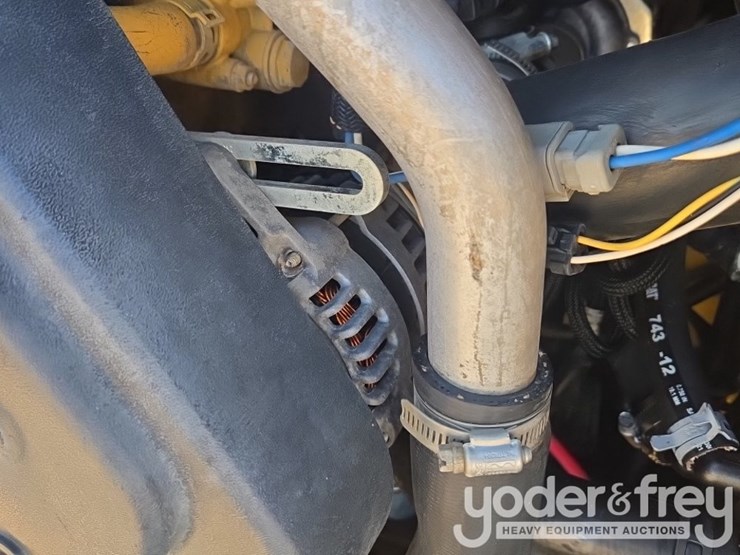 2018-caterpillar-226d-image-43